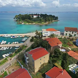 https://apartmani-junto.hotelinzadar.com